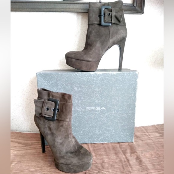 Via Spiga brown suede heeled booties with side buckle in size 8.5. New w/box.